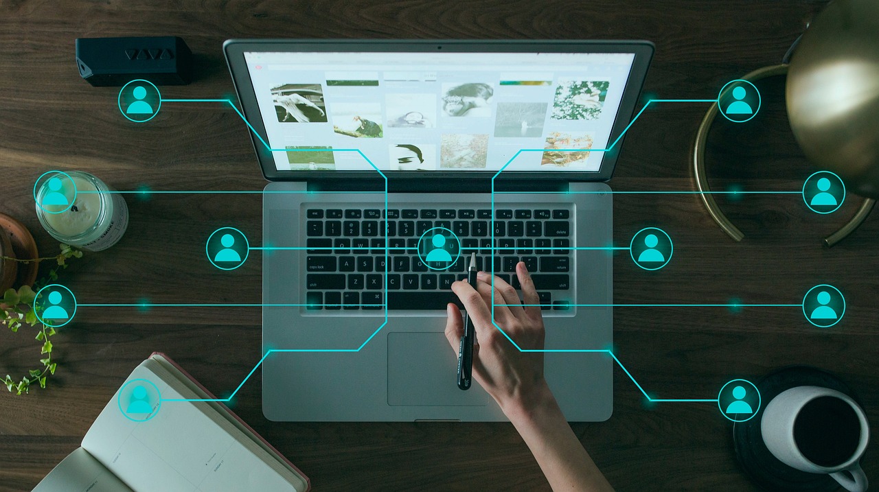Ordenador portátil con conexión virtual